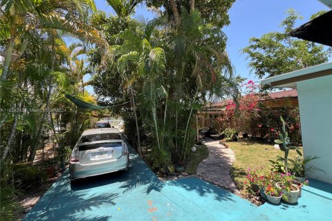 House in Miami, Florida 3 bedrooms, 112.41 sq.m. № 1272407 - photo 24