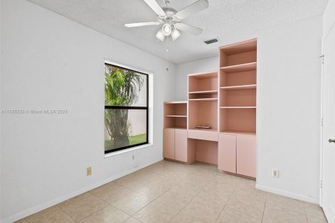 House in Boynton Beach, Florida 3 bedrooms, 160.81 sq.m. № 1309496 - photo 12