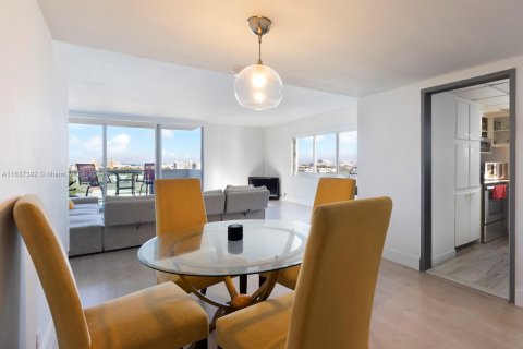 Condo in Miami Beach, Florida, 1 bedroom  № 1309472 - photo 2