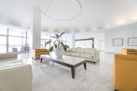 Condo in Miami Beach, Florida, 1 bedroom  № 1309472 - photo 17