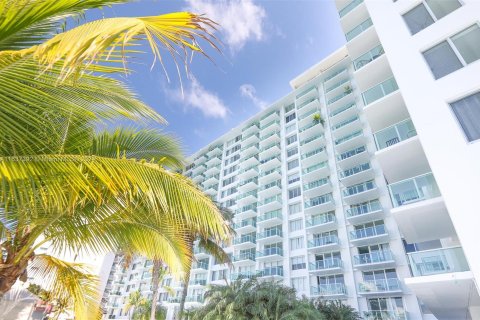 Condo in Miami Beach, Florida, 1 bedroom  № 1309472 - photo 20