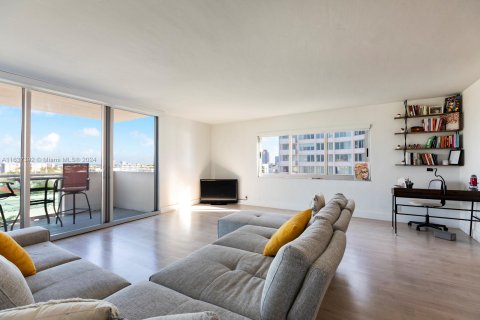 Condo in Miami Beach, Florida, 1 bedroom  № 1309472 - photo 7