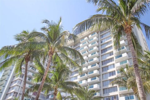 Condo in Miami Beach, Florida, 1 bedroom  № 1309472 - photo 19