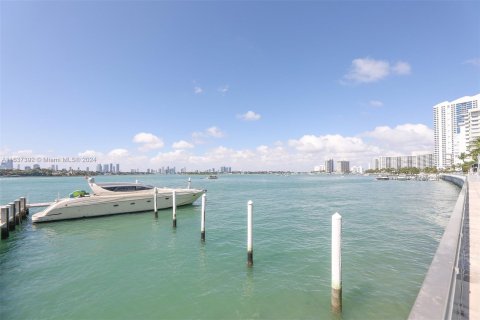 Condo in Miami Beach, Florida, 1 bedroom  № 1309472 - photo 21