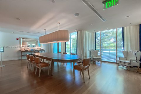 Condo in Miami, Florida, 2 bedrooms  № 756541 - photo 24