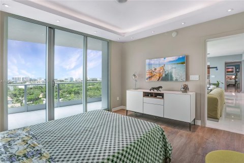 Condo in Miami, Florida, 2 bedrooms  № 756541 - photo 2