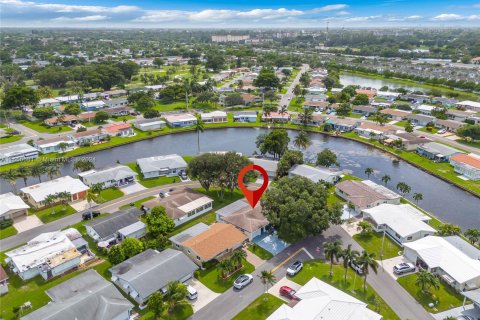 Villa ou maison à vendre à Tamarac, Floride: 2 chambres, 146.69 m2 № 1355176 - photo 9