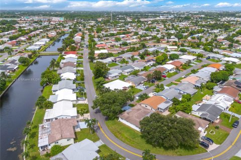 Villa ou maison à vendre à Tamarac, Floride: 2 chambres, 146.69 m2 № 1355176 - photo 6