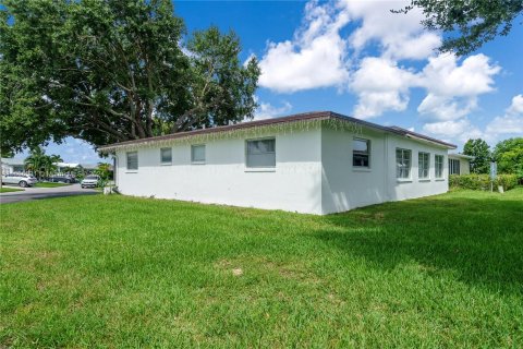 Villa ou maison à vendre à Tamarac, Floride: 2 chambres, 146.69 m2 № 1355176 - photo 16