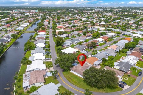 Casa en venta en Tamarac, Florida, 2 dormitorios, 146.69 m2 № 1355176 - foto 5