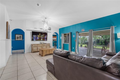 Casa en venta en Miami, Florida, 4 dormitorios, 181.81 m2 № 1355177 - foto 4