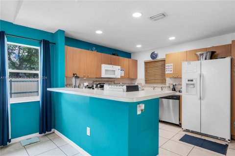 Casa en venta en Miami, Florida, 4 dormitorios, 181.81 m2 № 1355177 - foto 7