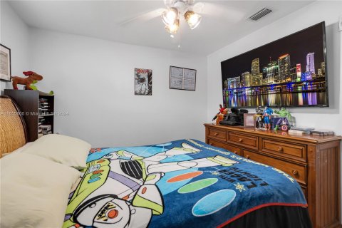 Casa en venta en Miami, Florida, 4 dormitorios, 181.81 m2 № 1355177 - foto 15