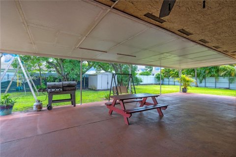 Casa en venta en Miami, Florida, 4 dormitorios, 181.81 m2 № 1355177 - foto 29