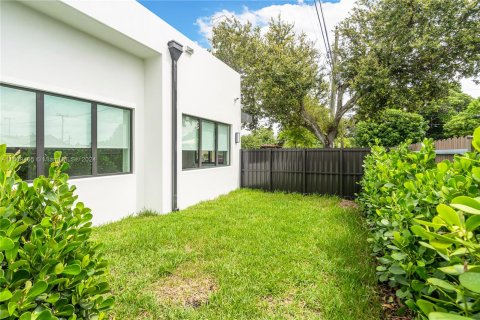 Casa en venta en Hialeah, Florida, 4 dormitorios, 148.64 m2 № 1386202 - foto 27