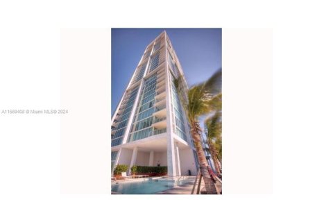 Condo in Miami, Florida, 2 bedrooms  № 1386203 - photo 1