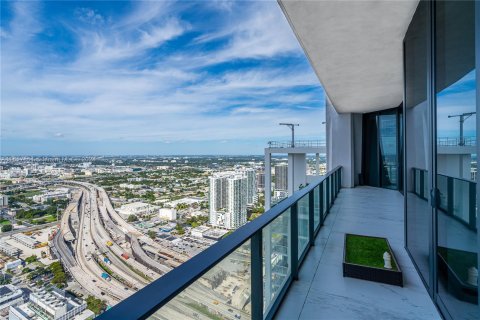 Condominio en venta en Miami, Florida, 4 dormitorios, 441.75 m2 № 1239158 - foto 1