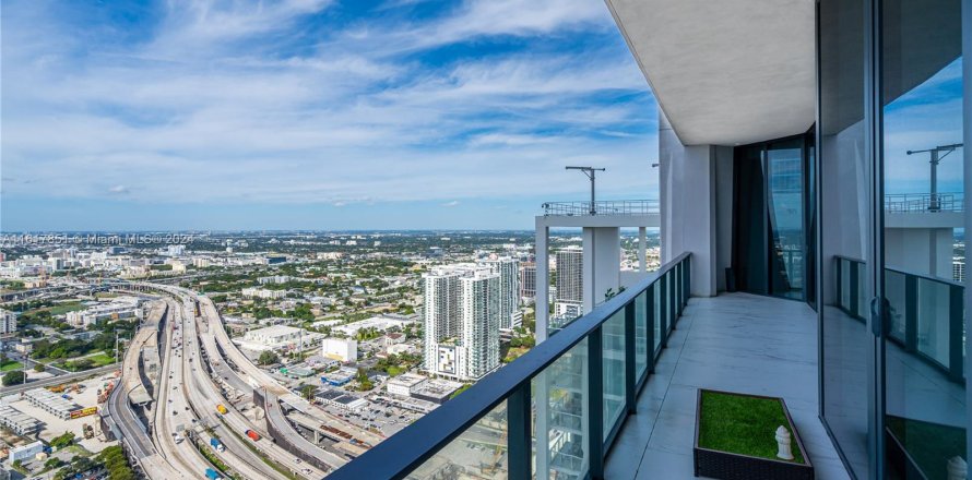 Condo à Miami, Floride, 4 chambres  № 1239158