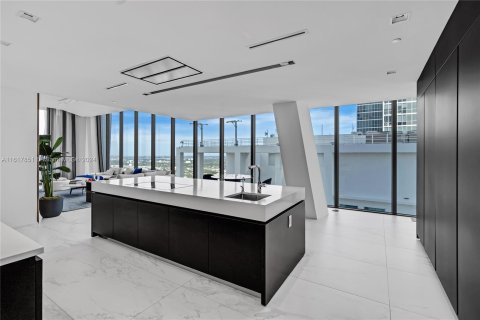 Condominio en venta en Miami, Florida, 4 dormitorios, 441.75 m2 № 1239158 - foto 22