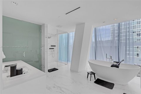 Copropriété à vendre à Miami, Floride: 4 chambres, 441.75 m2 № 1239158 - photo 29