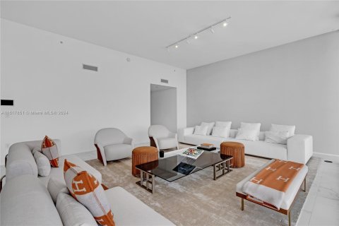 Condominio en venta en Miami, Florida, 4 dormitorios, 441.75 m2 № 1239158 - foto 21