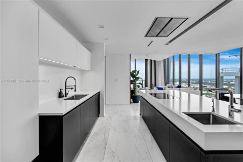 Condominio en venta en Miami, Florida, 4 dormitorios, 441.75 m2 № 1239158 - foto 27