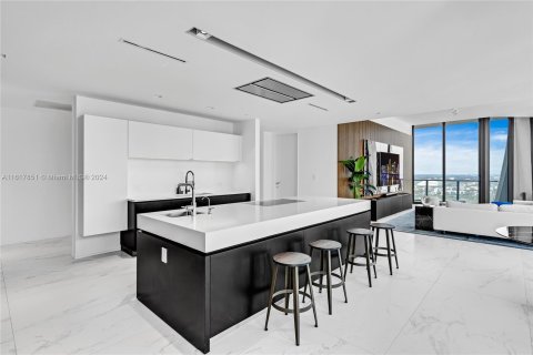 Condominio en venta en Miami, Florida, 4 dormitorios, 441.75 m2 № 1239158 - foto 25