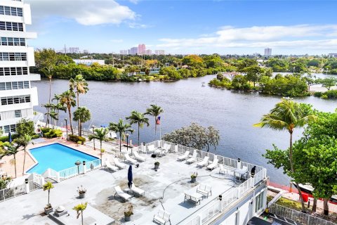 Condominio en venta en Fort Lauderdale, Florida, 2 dormitorios, 147.9 m2 № 1117908 - foto 10