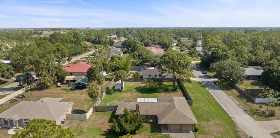 Villa ou maison à Palm Bay, Floride 3 chambres, 165.46 m2 № 1207448