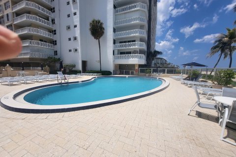 Copropriété à vendre à Pompano Beach, Floride: 2 chambres, 121.7 m2 № 1207486 - photo 21