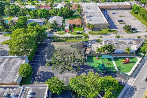 Propiedad comercial en venta en Miami, Florida № 686182 - foto 26