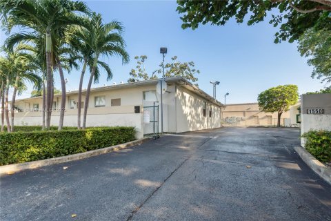 Propiedad comercial en venta en Miami, Florida № 686182 - foto 20