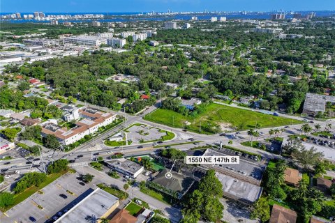 Propiedad comercial en venta en Miami, Florida № 686182 - foto 24