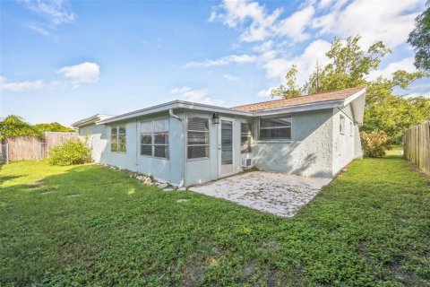 House in Port Richey, Florida 3 bedrooms, 146.51 sq.m. № 1388762 - photo 16