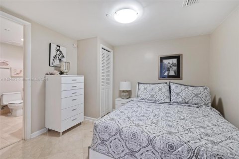 Condo in Hallandale Beach, Florida, 3 bedrooms  № 993256 - photo 20