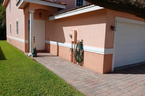 Townhouse in Lake Worth, Florida 3 bedrooms, 185.8 sq.m. № 1118245 - photo 18