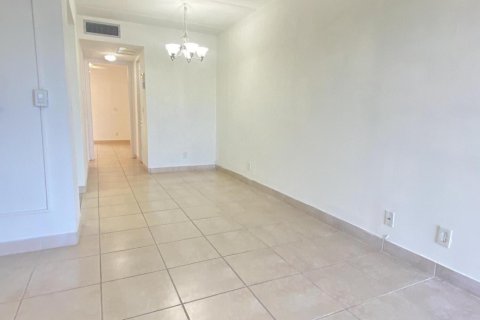 Condominio en venta en Palm Springs, Florida, 1 dormitorio, 59.64 m2 № 1141509 - foto 14