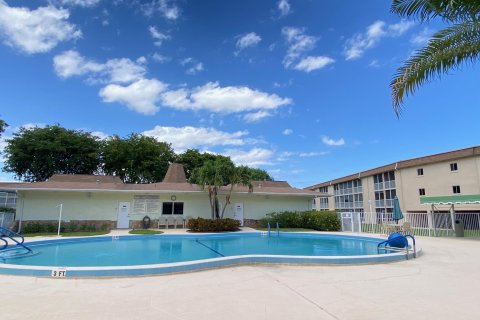 Condominio en venta en Palm Springs, Florida, 1 dormitorio, 59.64 m2 № 1141509 - foto 18