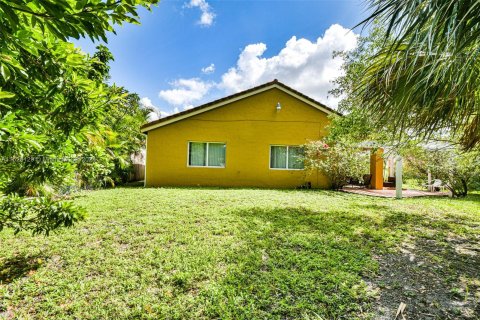 House in Miramar, Florida 3 bedrooms, 163.51 sq.m. № 1289040 - photo 24