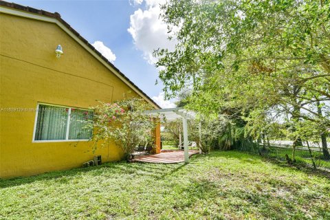 House in Miramar, Florida 3 bedrooms, 163.51 sq.m. № 1289040 - photo 23