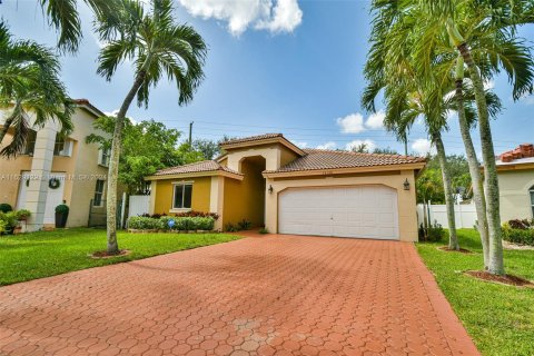 Villa ou maison à vendre à Miramar, Floride: 3 chambres, 163.51 m2 № 1289040 - photo 1