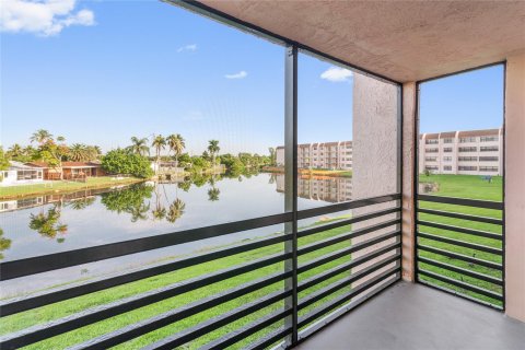 Condo in Sunrise, Florida, 2 bedrooms  № 1104371 - photo 17