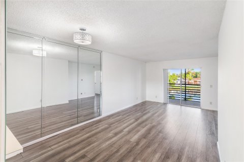 Condo in Sunrise, Florida, 2 bedrooms  № 1104371 - photo 8