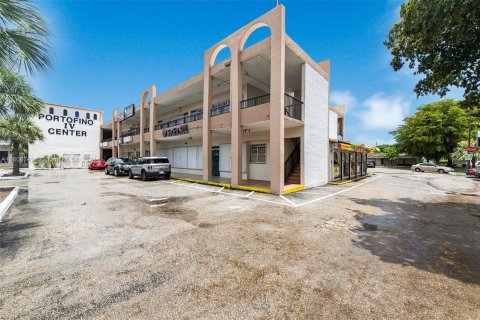 Commercial property in Miami, Florida № 1228198 - photo 26