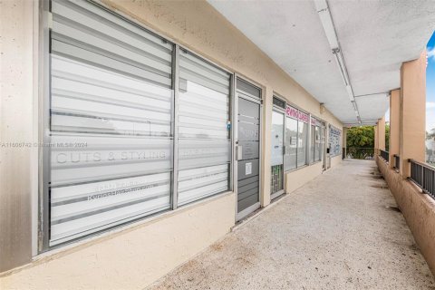 Commercial property in Miami, Florida № 1228198 - photo 19