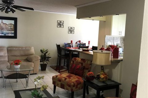 Condominio en venta en Sunny Isles Beach, Florida, 2 dormitorios, 83.05 m2 № 270927 - foto 15