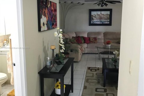 Condominio en venta en Sunny Isles Beach, Florida, 2 dormitorios, 83.05 m2 № 270927 - foto 17
