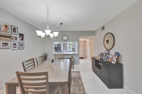 Copropriété à vendre à Lauderhill, Floride: 2 chambres, 99.41 m2 № 1170862 - photo 13