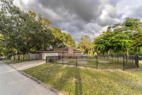 Villa ou maison à vendre à Tampa, Floride: 3 chambres, 208.01 m2 № 742489 - photo 4