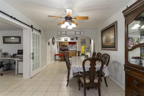 House in Tampa, Florida 3 bedrooms, 208.01 sq.m. № 742489 - photo 14